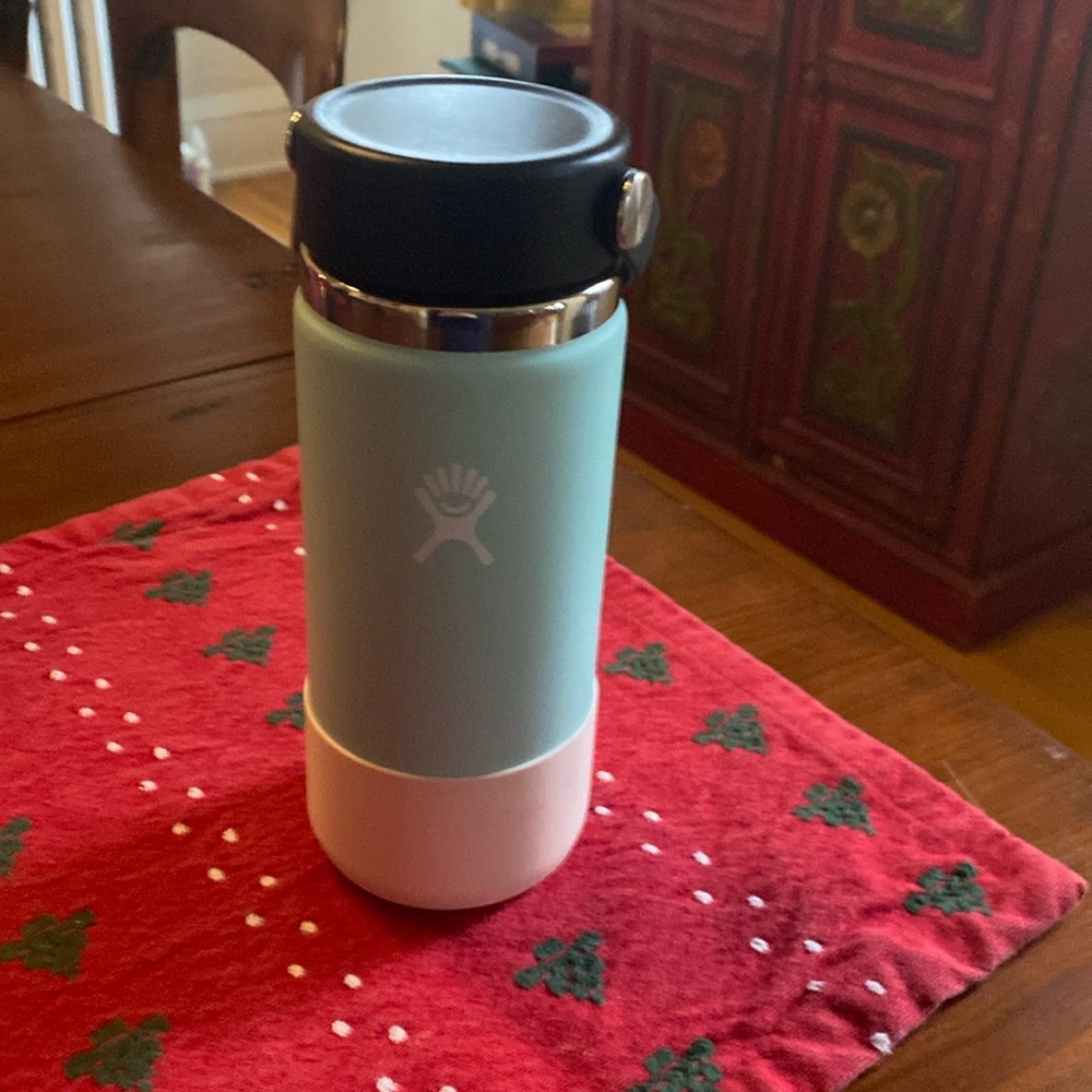 Light blue 16oz hydro flask.